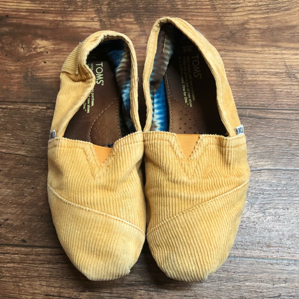 Mustard yellow Toms
